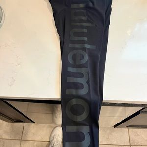 Lululemon black logo Align leggings sz 10